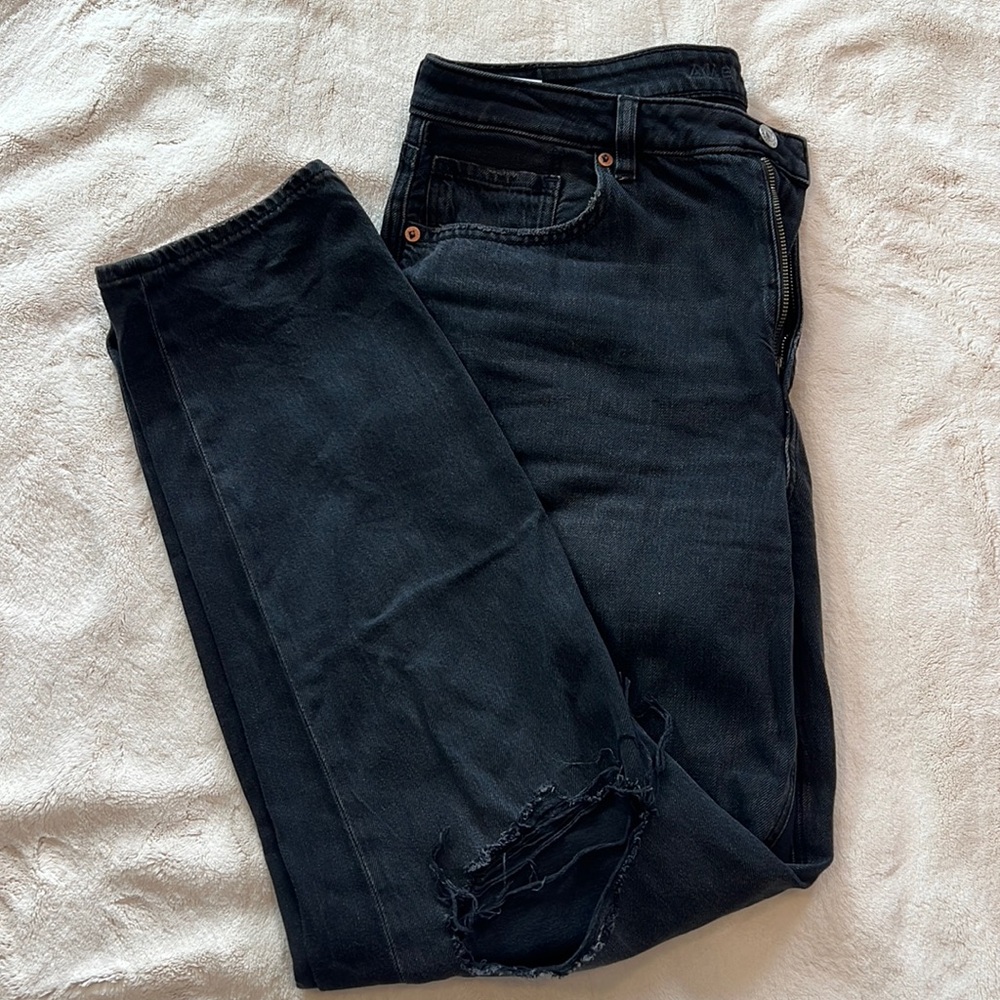 American Eagle strigid Mom jeans size 14
